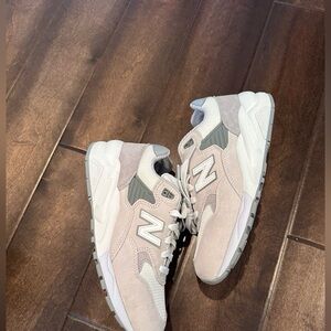 NEW BALANCE 580
X comme des garcons
Sneakers
Women 8.5
Men 7